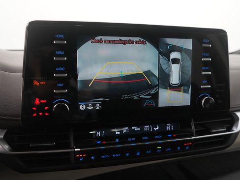 Used 2024 Toyota Sienna Platinum image 22