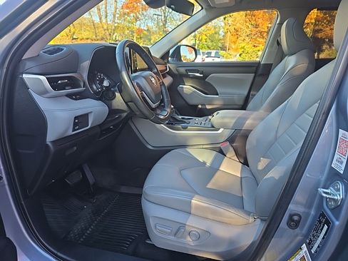 Certified 2022 Toyota Highlander XLE image 17