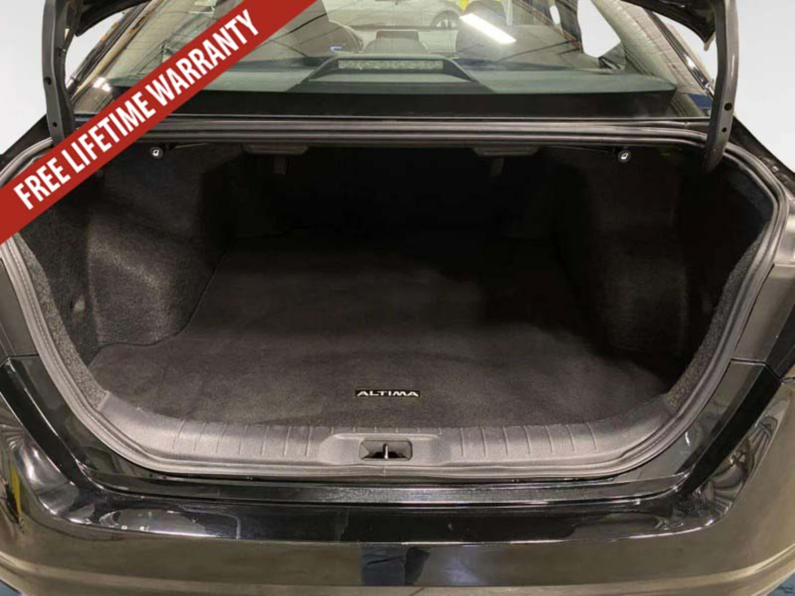 Used 2025 Nissan Altima 2.5 SV FWD image 31