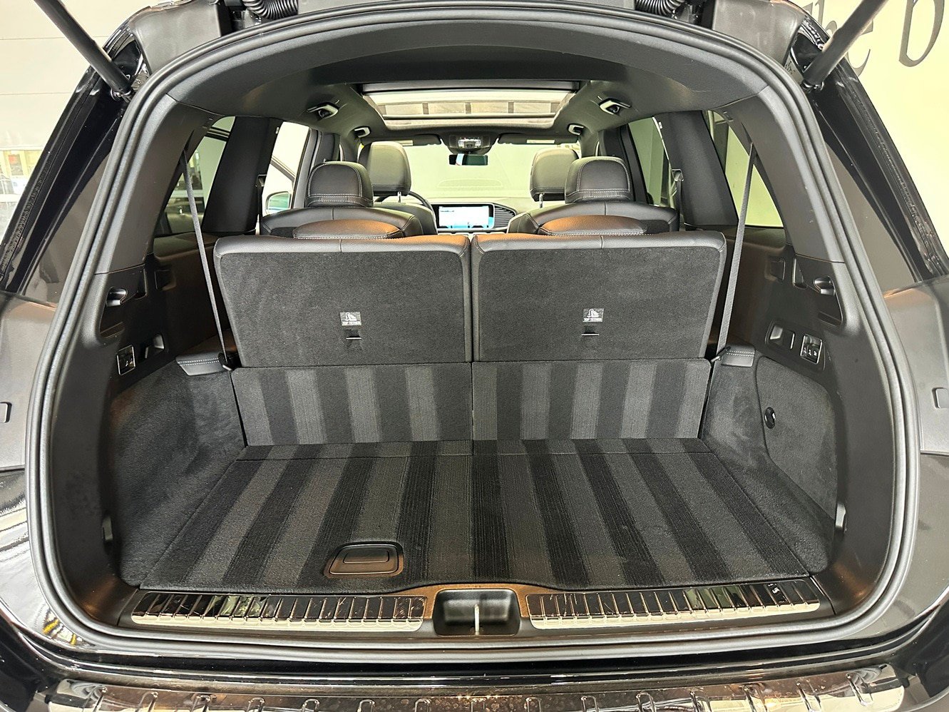 Certified 2025 Mercedes-Benz GLS 450 4MATIC image 38
