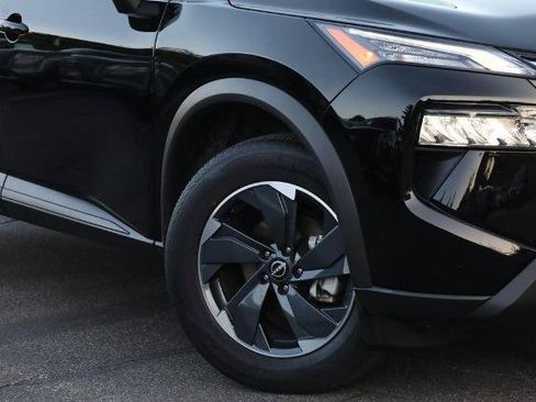 Certified 2025 Nissan Rogue SV AWD/4WD image 3