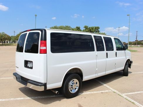 Used 2025 Chevrolet Express 3500 LT w/ LT Preferred Equipment Group RWD image 4