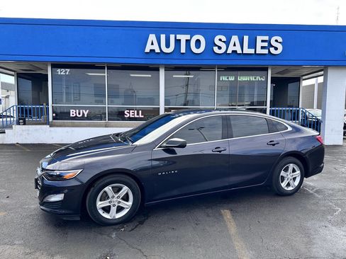 Used 2022 Chevrolet Malibu LS image 2