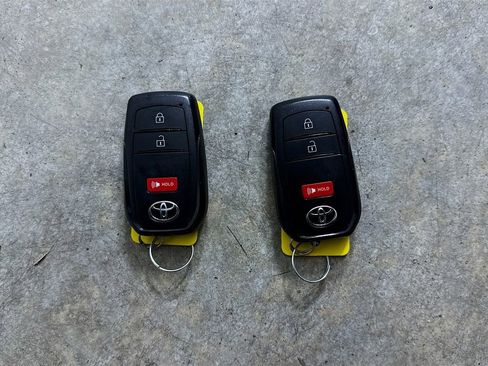 Used 2025 Toyota Corolla Cross LE AWD/4WD image 35