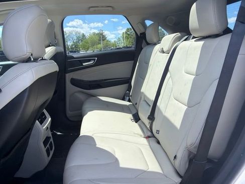 Used 2018 Ford Edge Titanium w/ Equipment Group 302A AWD/4WD image 15