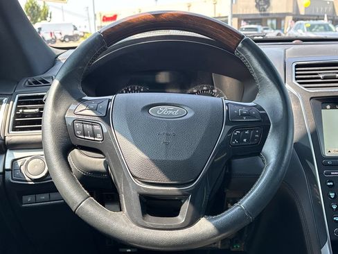 Used 2018 Ford Explorer Platinum AWD/4WD image 38
