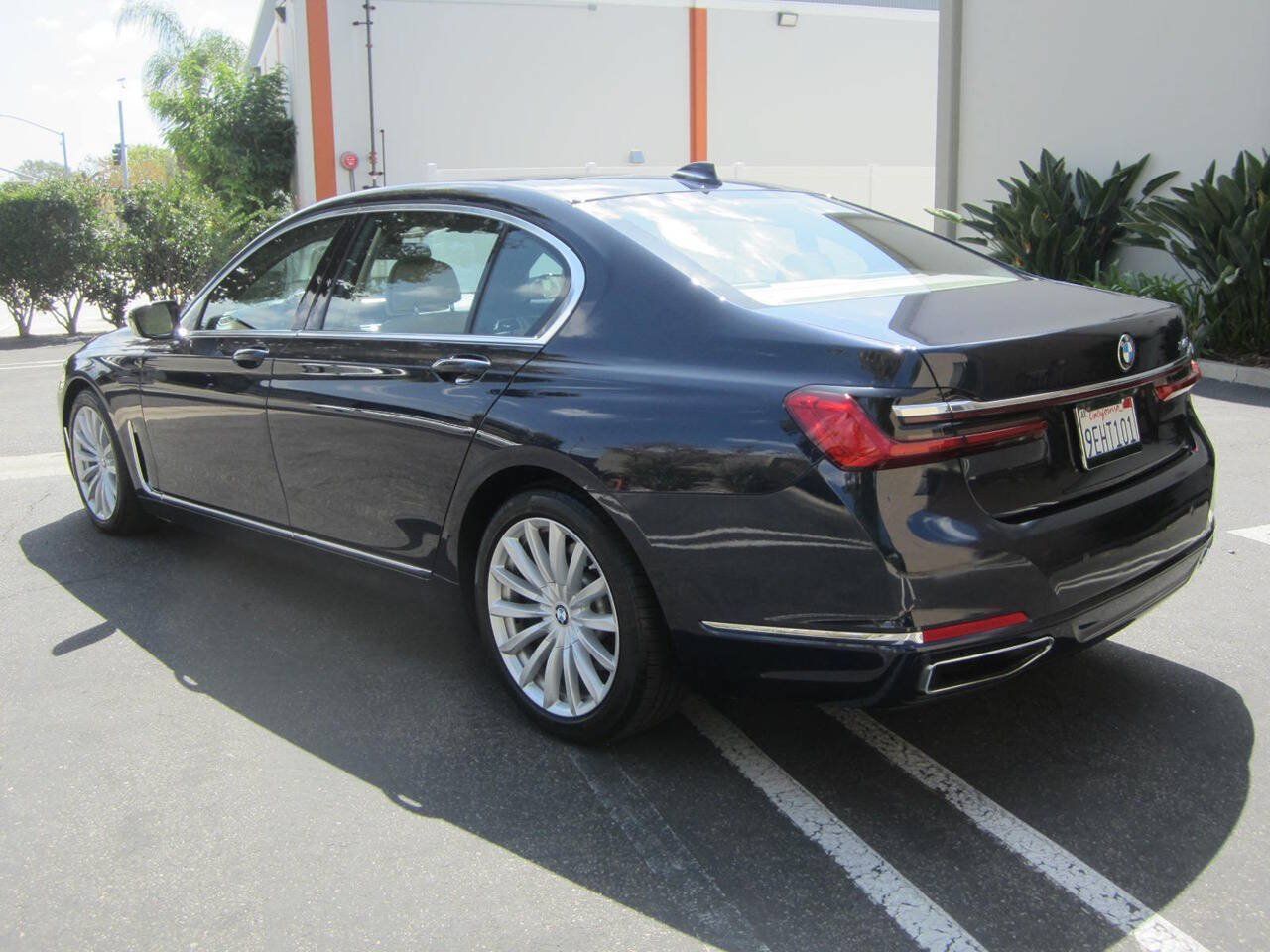 Used 2020 BMW 740i w/ Premium Package RWD image 6