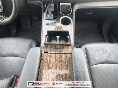 Used 2025 Toyota Sienna Platinum image 9