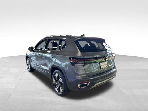New 2025 Volkswagen Taos SE image 4