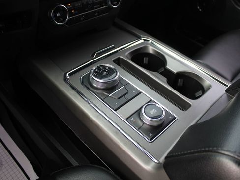 Used 2020 Ford Expedition XLT image 18