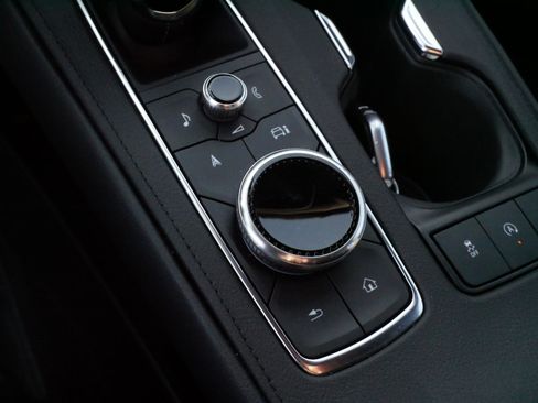 Used 2025 Cadillac XT4 Premium Luxury image 27