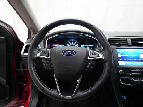 Used 2020 Ford Fusion SE w/ Equipment Group 151A FWD image 4
