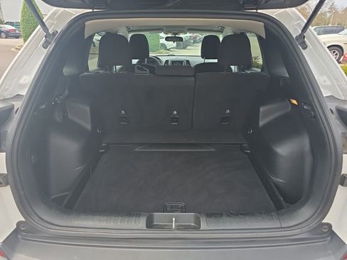 Used 2019 Jeep Cherokee Latitude w/ Popular Appearance Group image 31