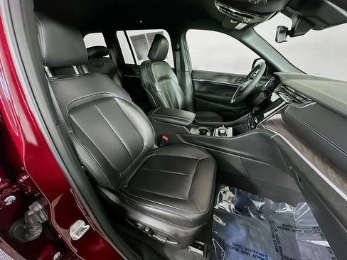 Certified 2025 Jeep Grand Cherokee Limited image 39