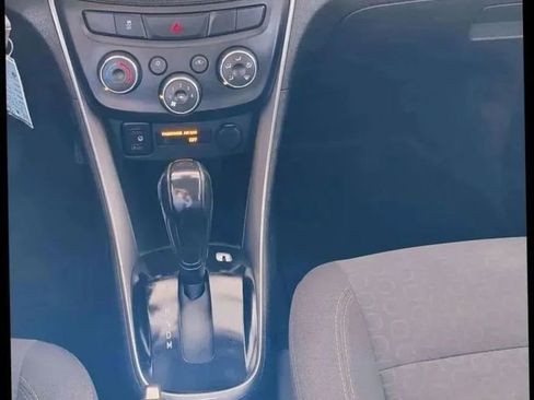 Used 2020 Chevrolet Trax LS FWD image 21