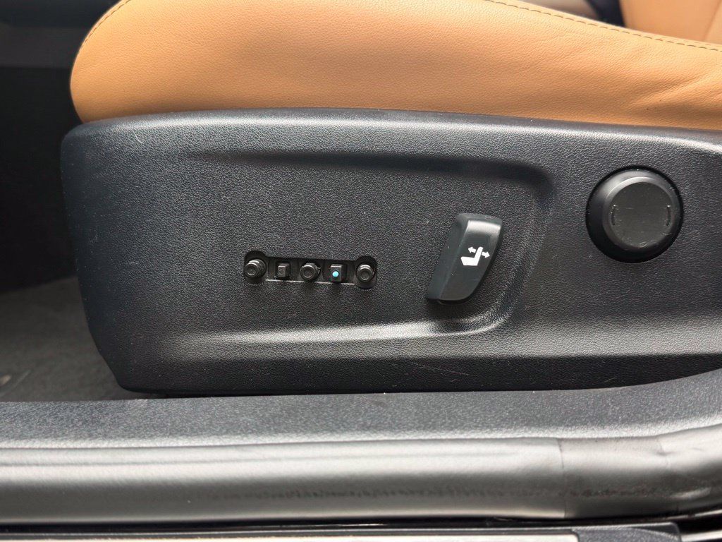 Used 2014 Lexus IS 350 w/ Navigation Package RWD image 35