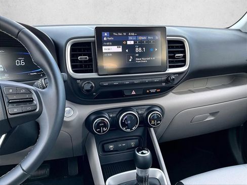 Used 2024 Hyundai Venue SEL image 8