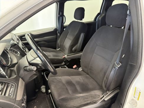 Used 2015 Dodge Grand Caravan SE w/ Quick Order Package 29E SE FWD image 12