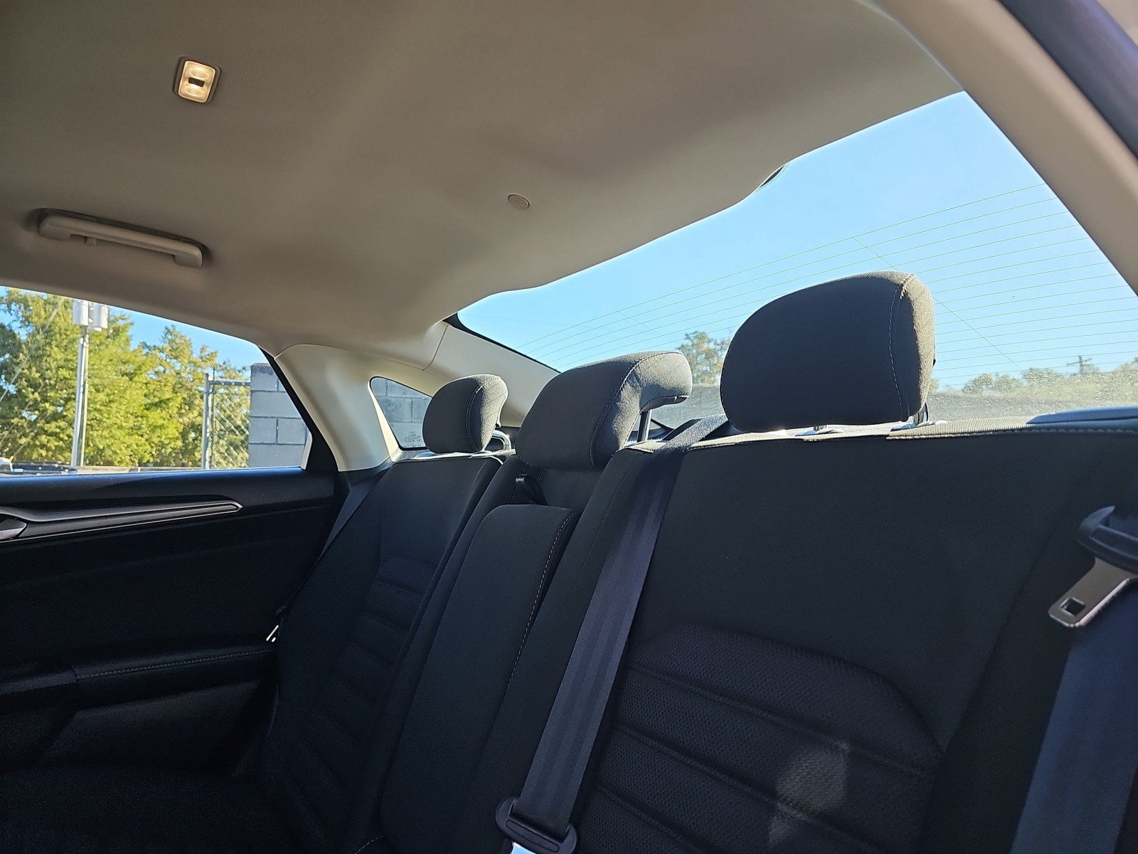 Used 2018 Ford Fusion SE FWD image 13