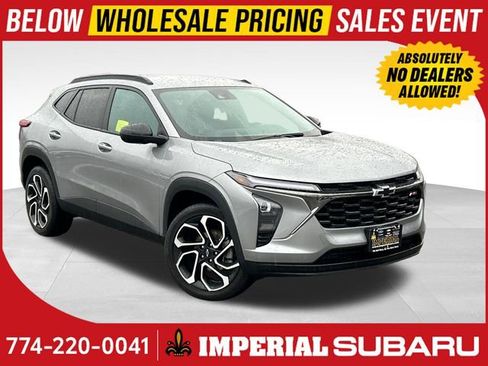 Used 2025 Chevrolet Trax RS w/ Driver Confidence Package image 1