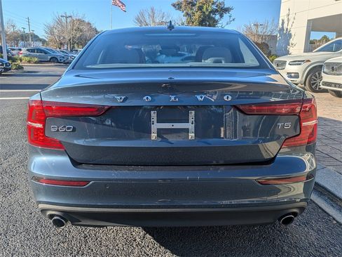 Used 2020 Volvo S60 T5 Momentum image 5
