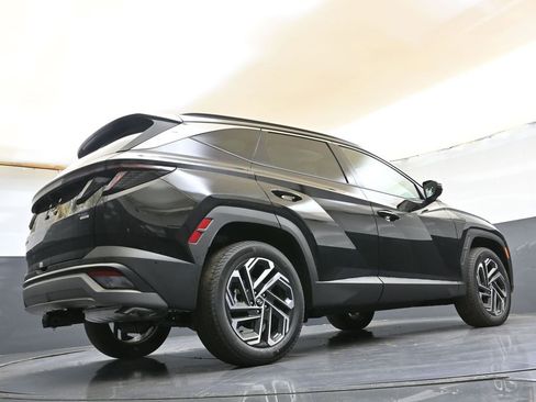Certified 2025 Hyundai Tucson Limited AWD/4WD image 40