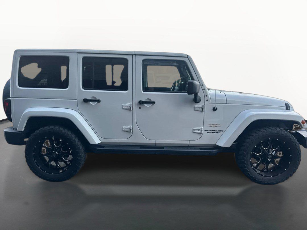 Used 2013 Jeep Wrangler Unlimited Sahara w/ Connectivity Group AWD/4WD image 2