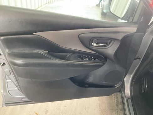 Used 2023 Nissan Murano SV image 5