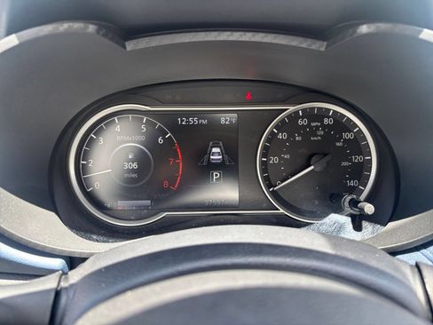 Used 2025 Nissan Versa SV w/ Trunk Package FWD image 38