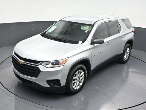 Used 2021 Chevrolet Traverse LS image 16