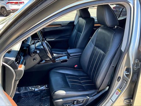 Used 2016 Lexus ES 350 w/ Luxury Package w/Wood Trim image 9