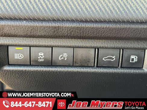 Used 2025 Toyota Camry SE image 25