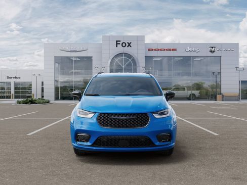 New 2026 Chrysler Pacifica Select w/ S Appearance Package image 6