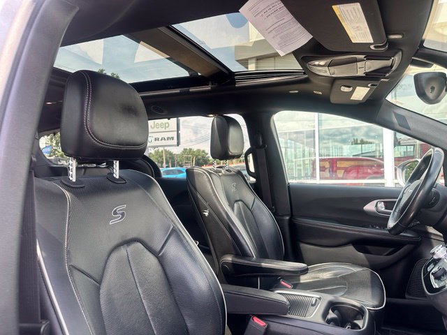 Used 2018 Chrysler Pacifica Limited w/ Advanced Safetytec Group FWD image 4