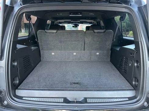 Used 2017 Cadillac Escalade ESV Platinum image 17