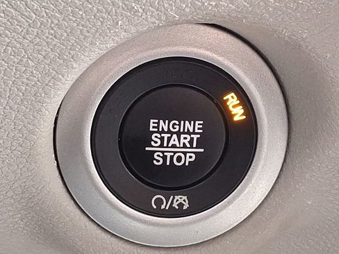 Used 2024 Chrysler Pacifica Touring-L image 22