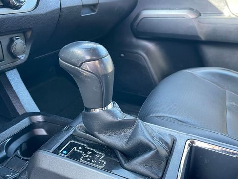 Used 2018 Toyota Tacoma TRD Off-Road image 8