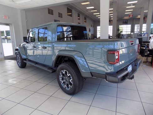 New 2026 Jeep Gladiator Sport AWD/4WD image 9