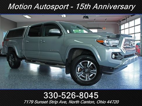 Used 2017 Toyota Tacoma SR5 AWD/4WD image 2