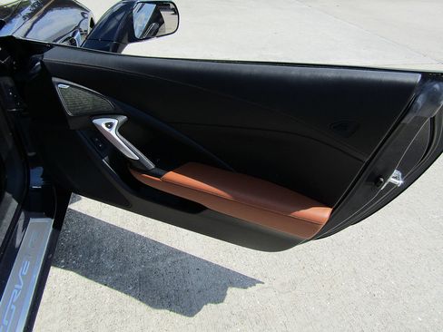 Used 2014 Chevrolet Corvette Stingray Convertible w/ 2LT Preferred Equipment Group RWD image 14