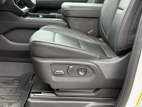 Used 2025 GMC Yukon Denali w/ Denali Reserve Package AWD/4WD image 13