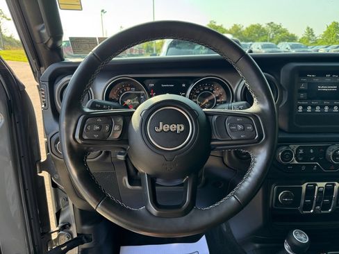Used 2023 Jeep Gladiator Sport AWD/4WD image 15
