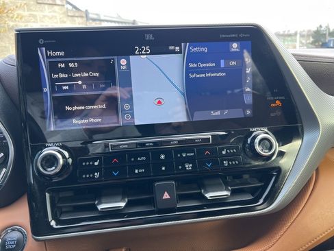 Used 2022 Toyota Highlander Platinum image 5