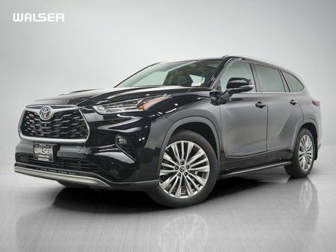 Used 2022 Toyota Highlander Platinum AWD/4WD image 1