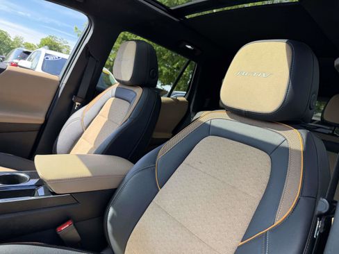 Certified 2025 Chevrolet Equinox ACTIV w/ Safety and Technology Package AWD/4WD image 11
