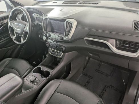 Used 2024 GMC Terrain SLT image 31
