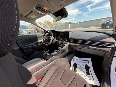 Used 2024 Hyundai Elantra SEL image 12