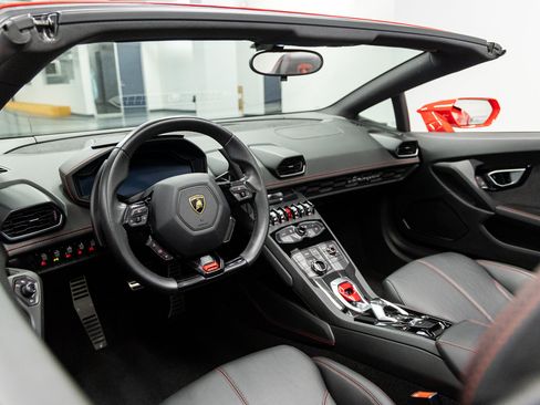 Used 2017 Lamborghini Huracan LP 610-4 AWD/4WD image 33