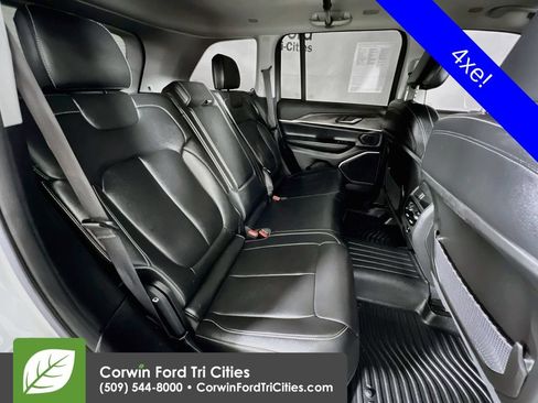 Used 2023 Jeep Grand Cherokee 4WD 4xe image 17