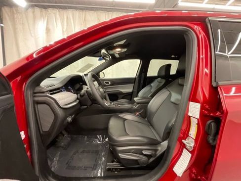 Used 2025 Jeep Compass Latitude AWD/4WD image 8